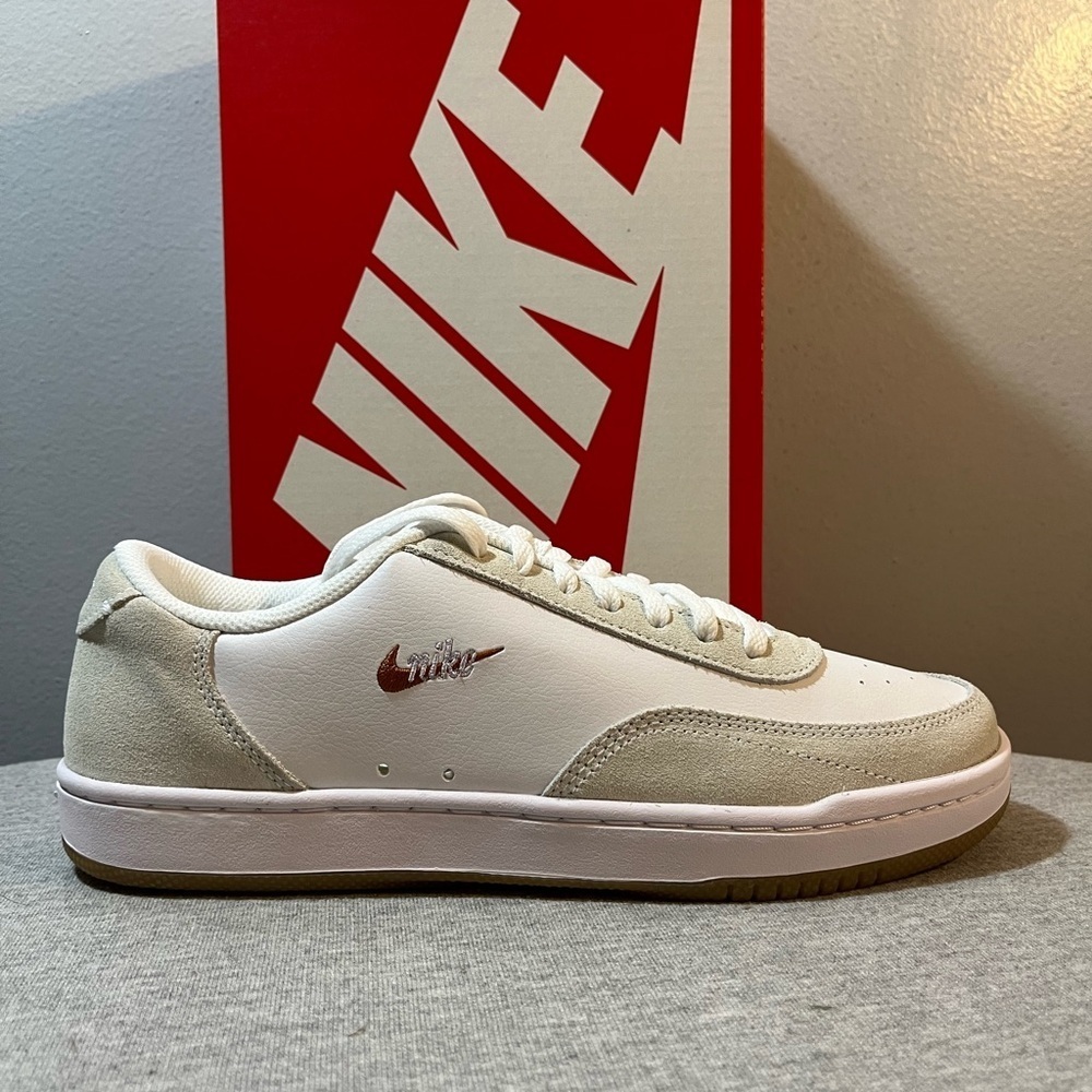 Nike Court Vintage PRM White/Metallic Copper Women’s Size 8 CW1067-102​​​